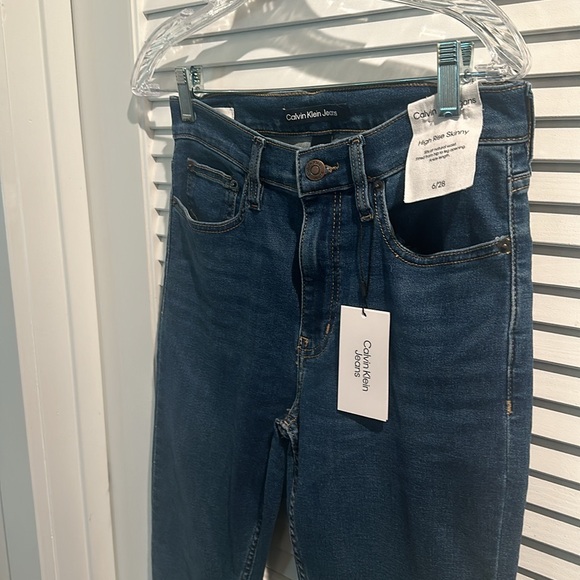 NWT Calvin Klein High Rise Skinny Jeans with Five pockets Size 6. Waist 28” - Picture 4 of 8